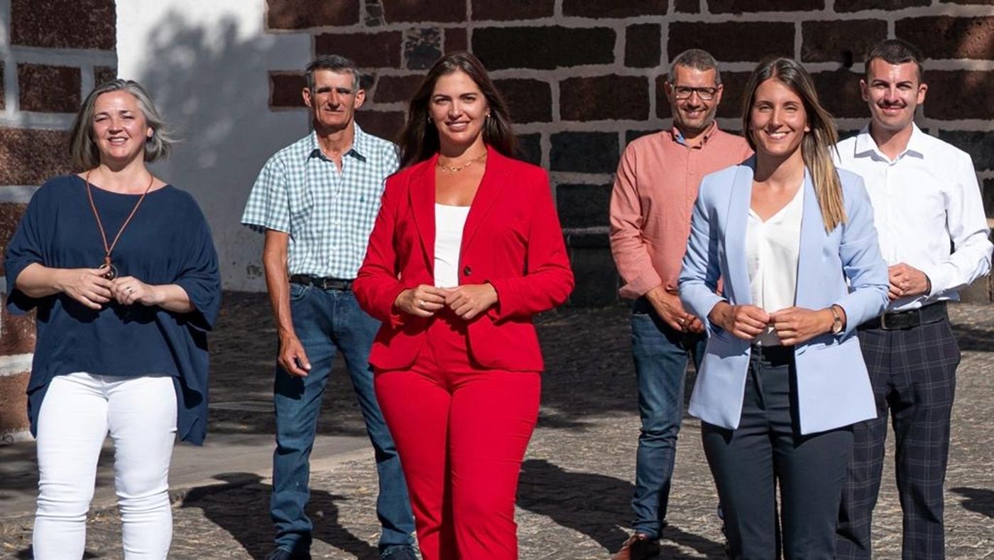 Judit Fontes (PSOE) con parte grupo municipal