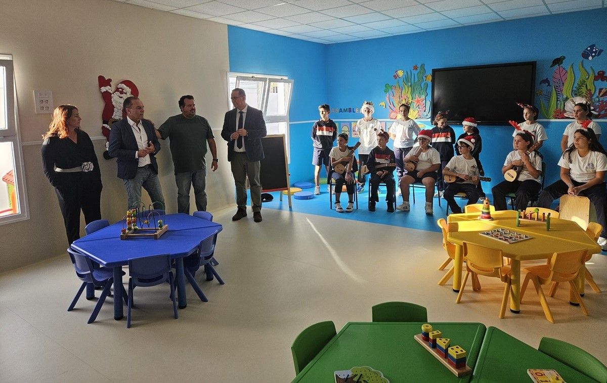 Archivo visita Poli Suárez al el CEIP Guiguan, en Tinajo (Lanzarote) que este mes abrió el aula del primer ciclo de Educación Infantil