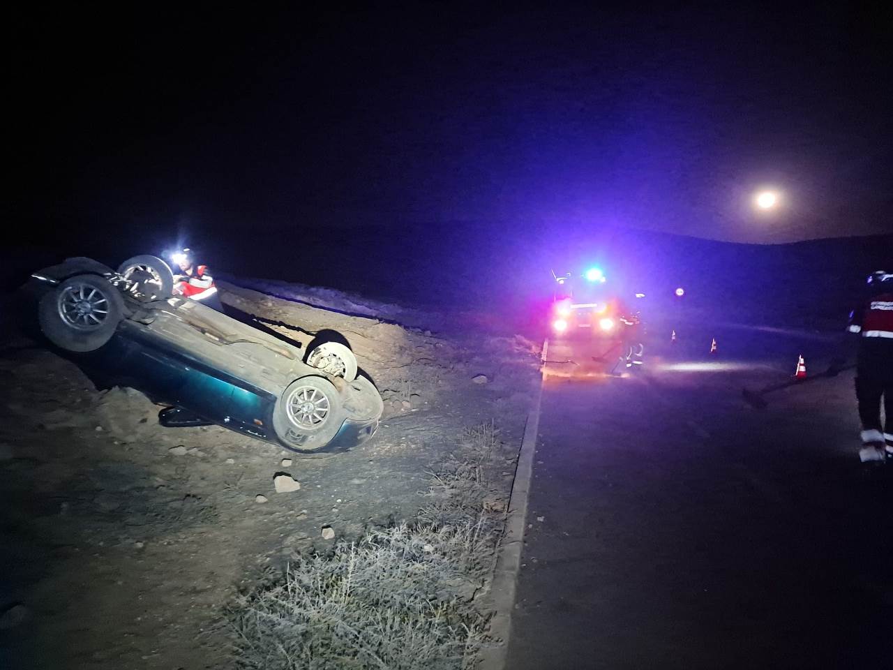 Un coche vuelca en Costa Teguise