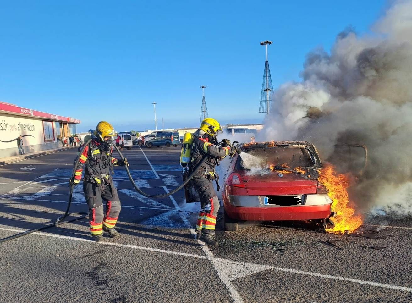 Un coche se incendia