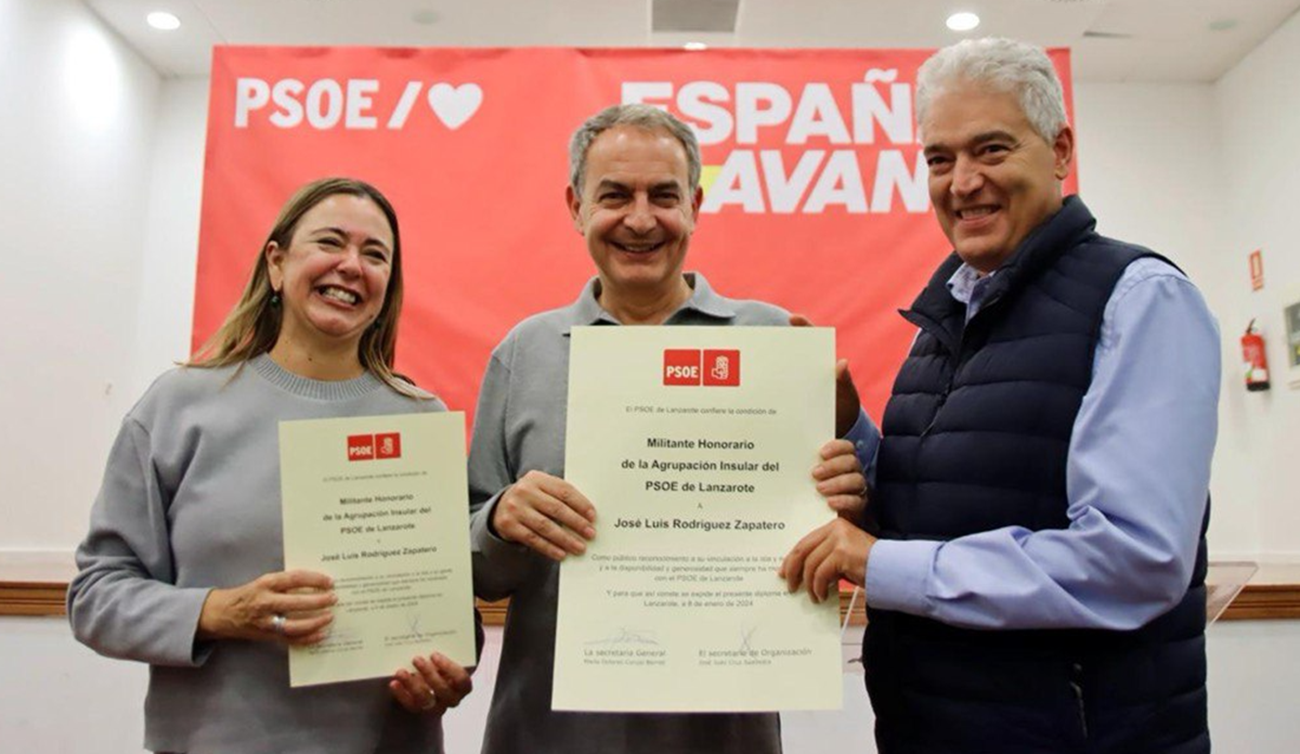 Zapatero durante su nombramiento como militante honorario 