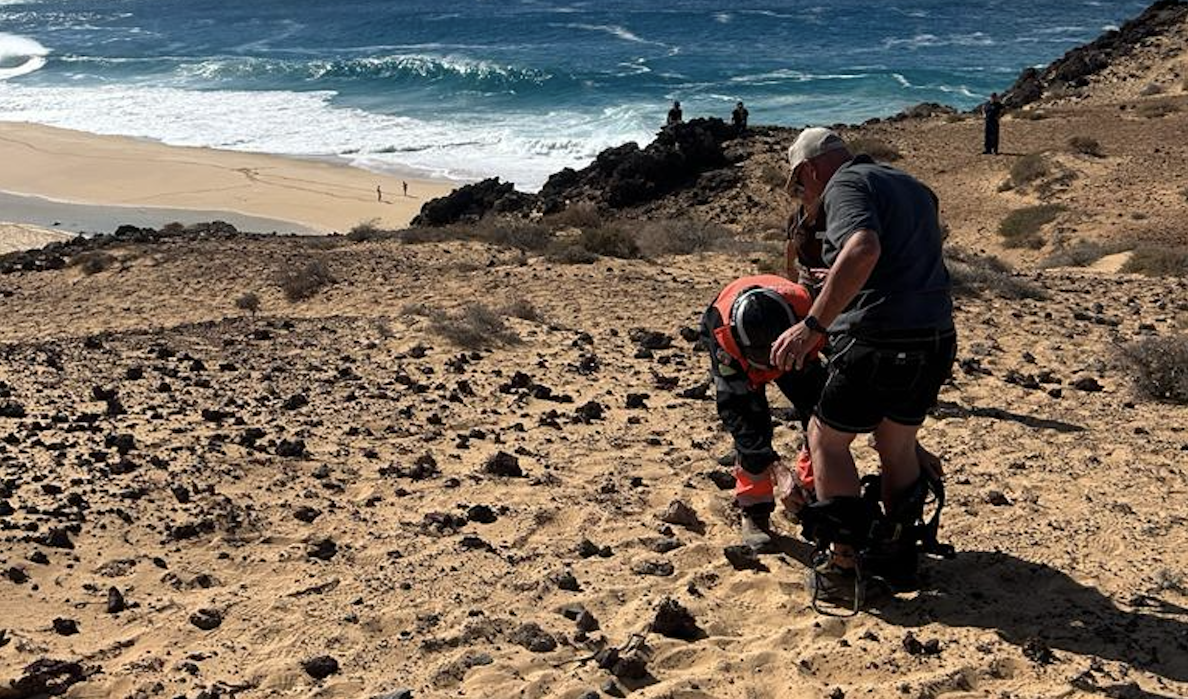 Rescatan a tres turistas "bloqueados" en Montaña Bermeja en La Graciosa