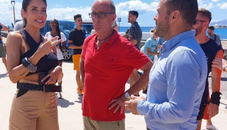 Pilar Rubio dialoga con el alcalde de Arrecife, Yonathan de León, tras la grabación del programa en Arrecife Pilar Rubio dialoga con el alcalde de Arrecife, Yonathan de León, tras la grabación del programa en Arrecife