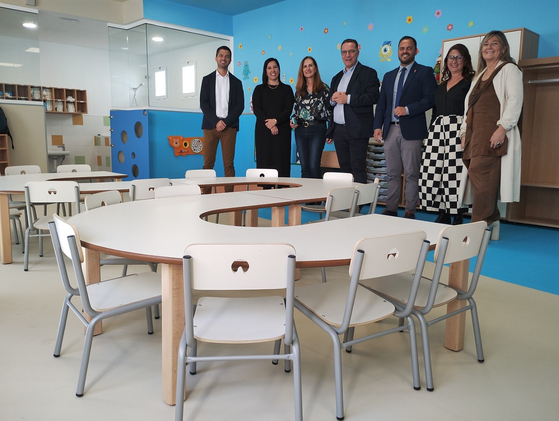 Visita a las nuevas instalaciones del colegio Nieves Toledo para escolares de 2 a 3 años, autoridades de Arrecife y consejería de Educación del Gobierno de Canarias