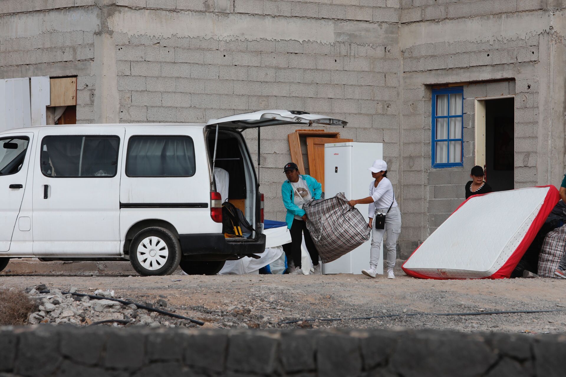 Desalojo de un centenar de familias en Playa Blanca. Foto: José Luis Carrasco.