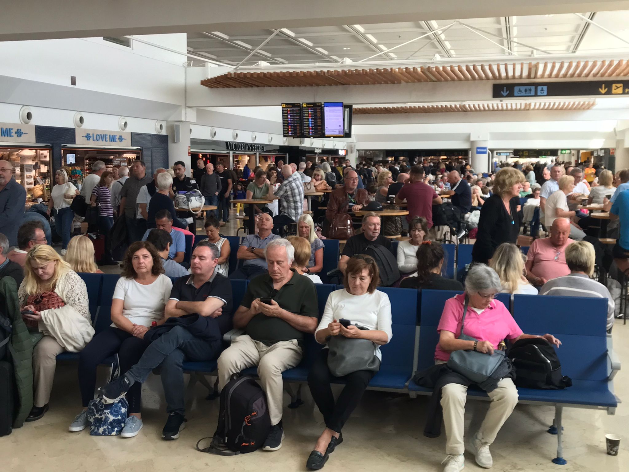 Esperas en el Aeropuerto de Lanzarote. Foto: José Luis Carrasco.