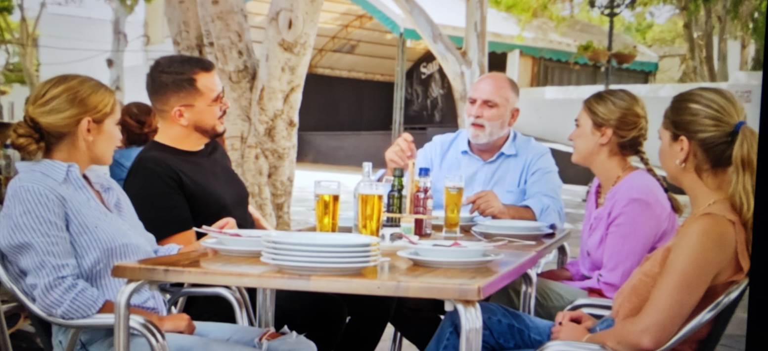 Chef José Andrés comiendo en Haría