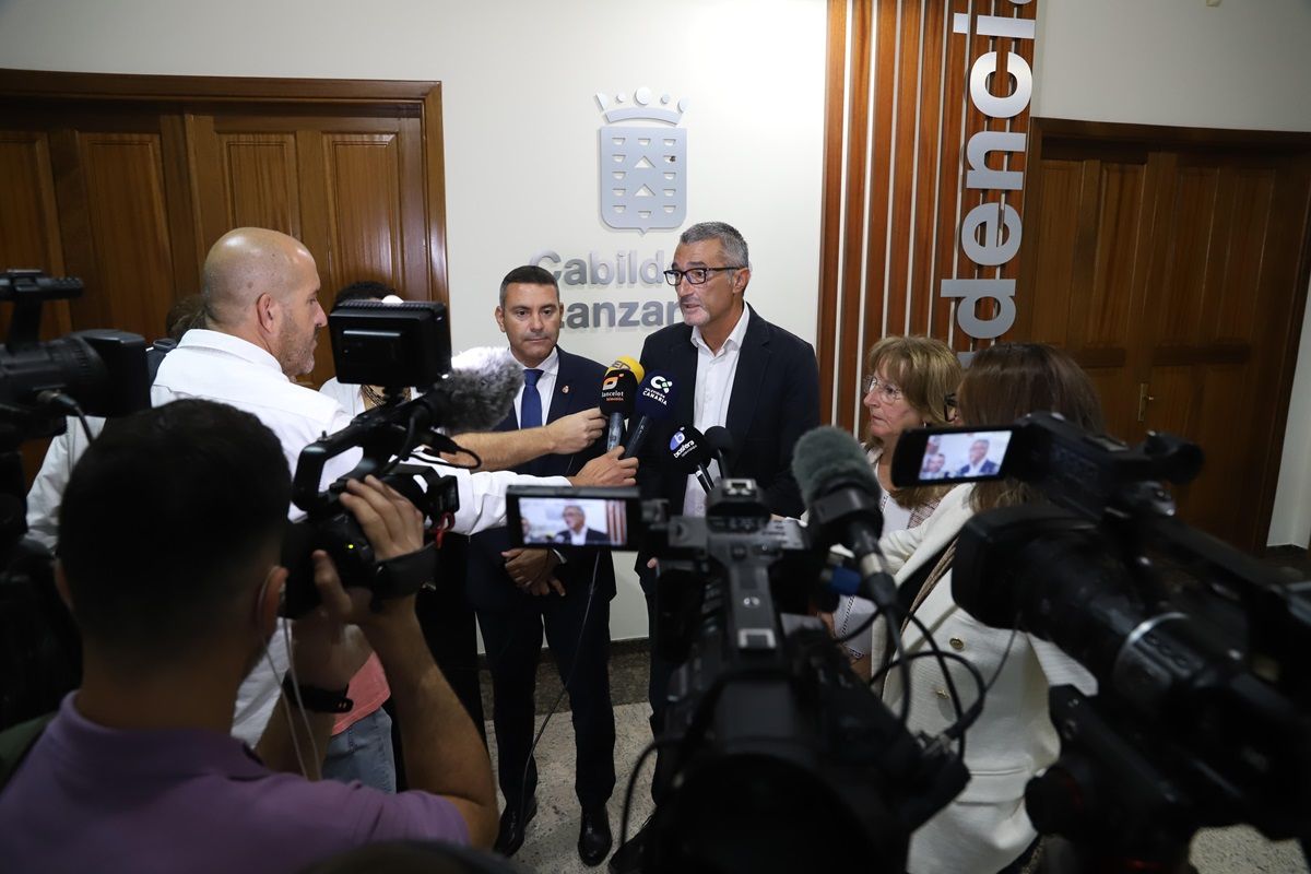 Oswaldo Betancort y Marci Acuña en rueda de prensa