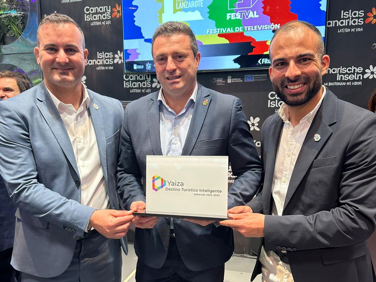 Óscar Noda, together with Ángel Lago and Daniel Medina, with the distinction of Intelligent Tourist Destination