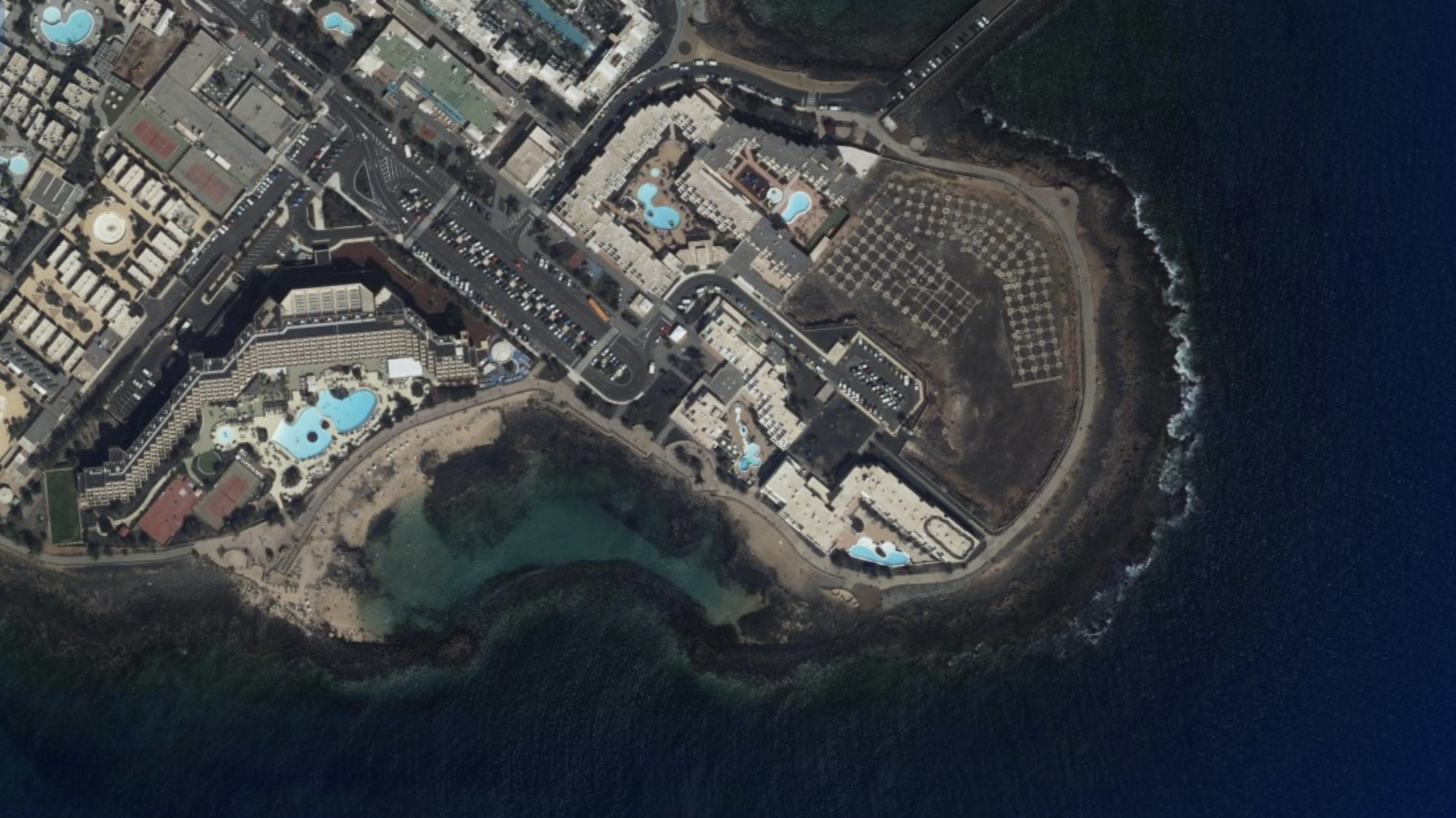 Parcela donde el Gobierno de Canarias autoriza un nuevo complejo de apartamentos turísticos en Costa Teguise. Foto: Grafcan.