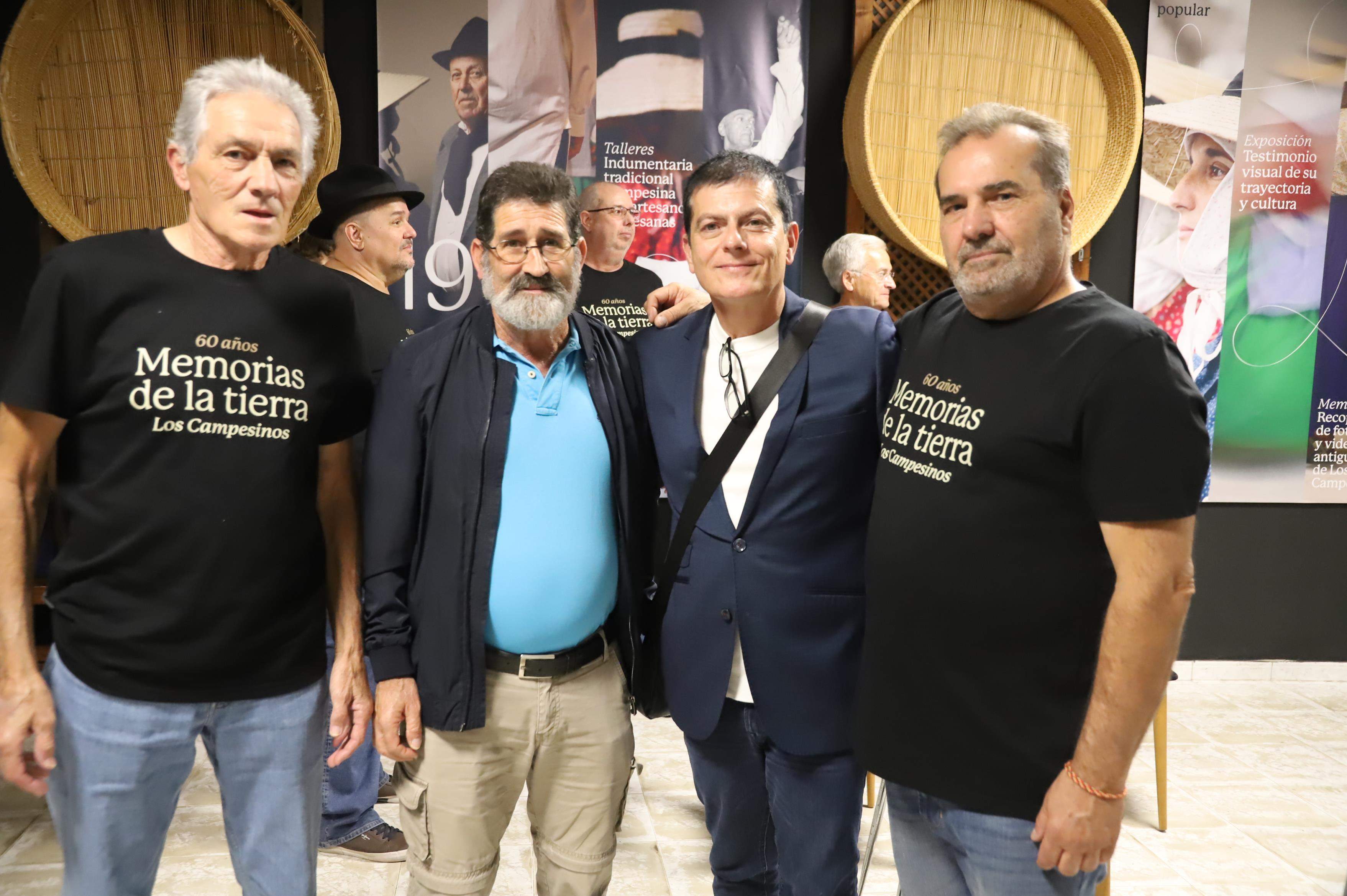 La agrupación folklórica durante la presentación de 'Memorias de la Tierra' La agrupación folklórica durante la presentación de 'Memorias de la Tierra'