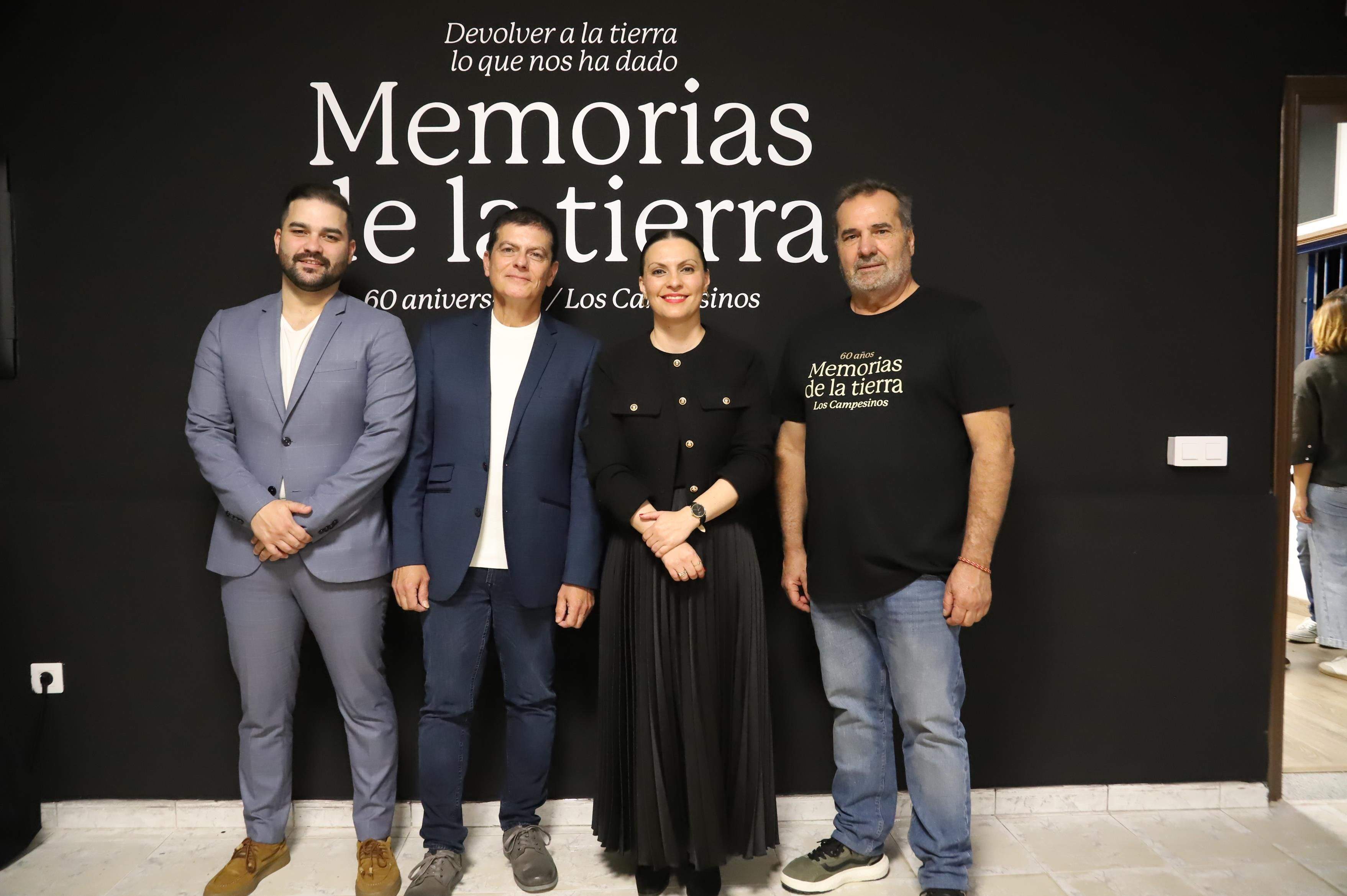 La agrupación folklórica durante la presentación de 'Memorias de la Tierra' La agrupación folklórica durante la presentación de 'Memorias de la Tierra'