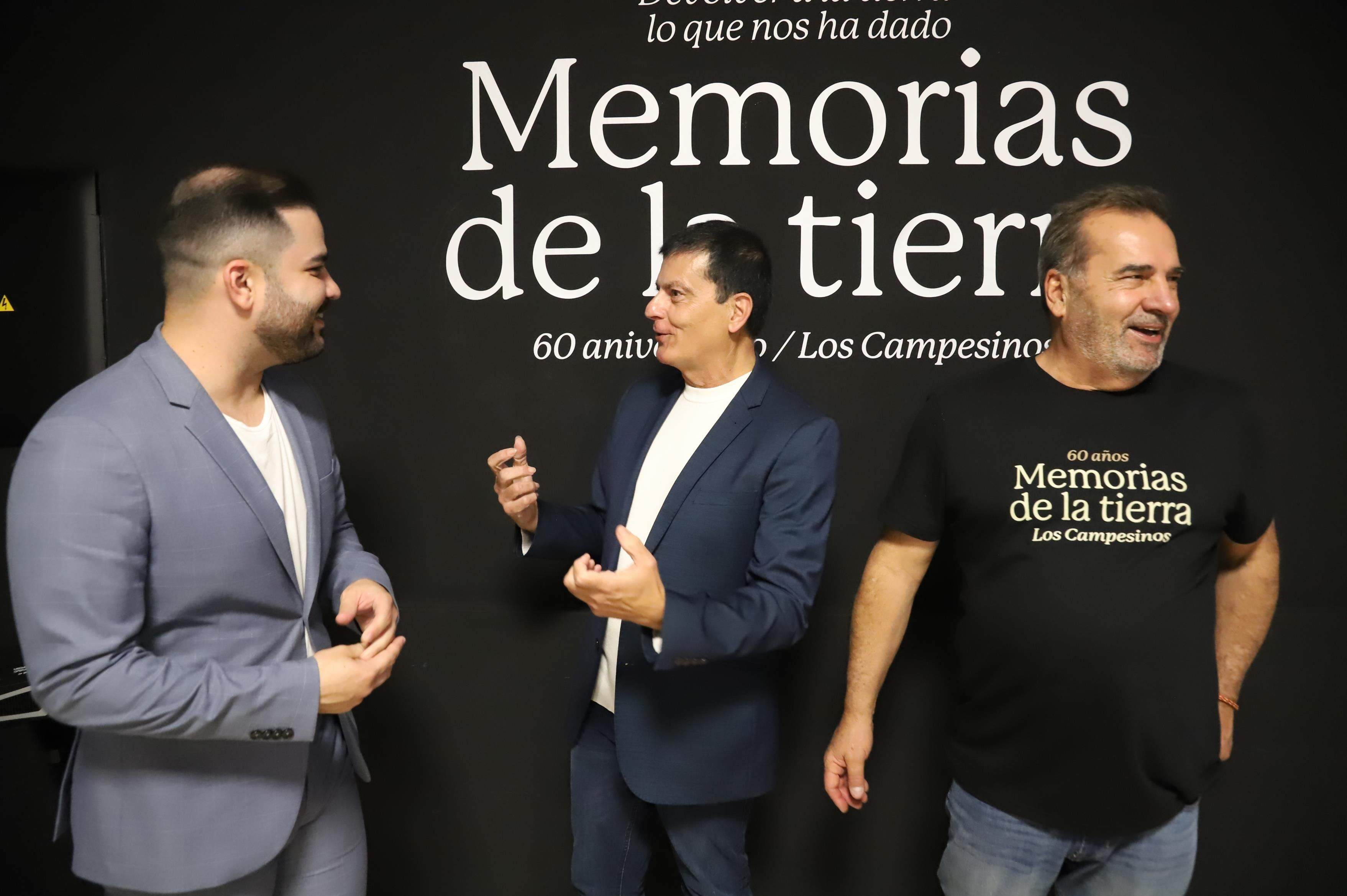 La agrupación folklórica durante la presentación de 'Memorias de la Tierra' La agrupación folklórica durante la presentación de 'Memorias de la Tierra'