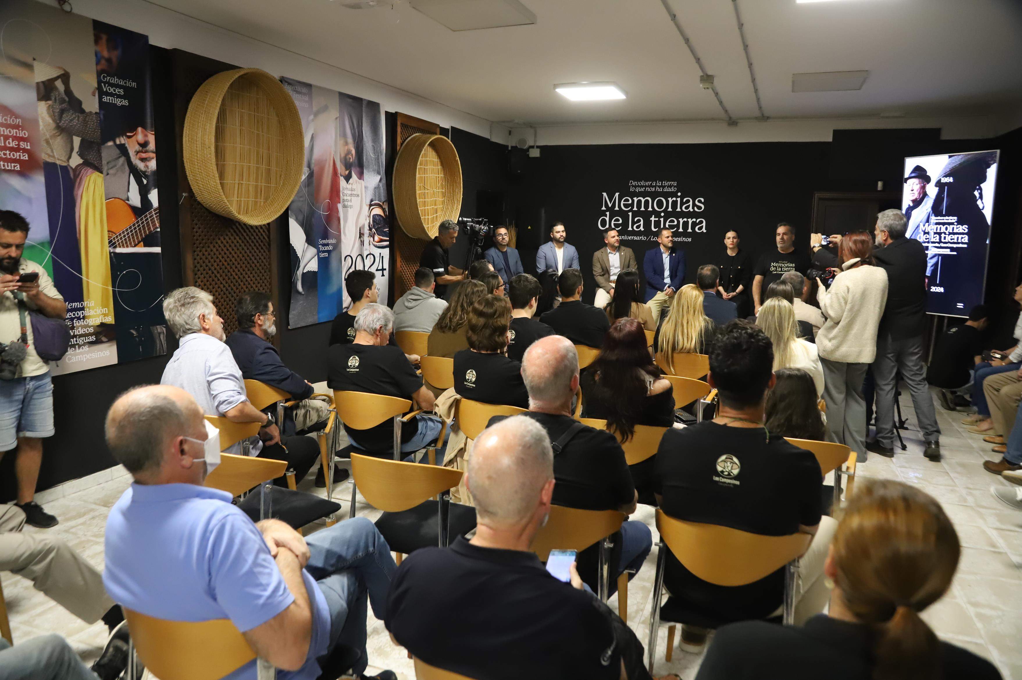 La agrupación folklórica durante la presentación de 'Memorias de la Tierra' La agrupación folklórica durante la presentación de 'Memorias de la Tierra'