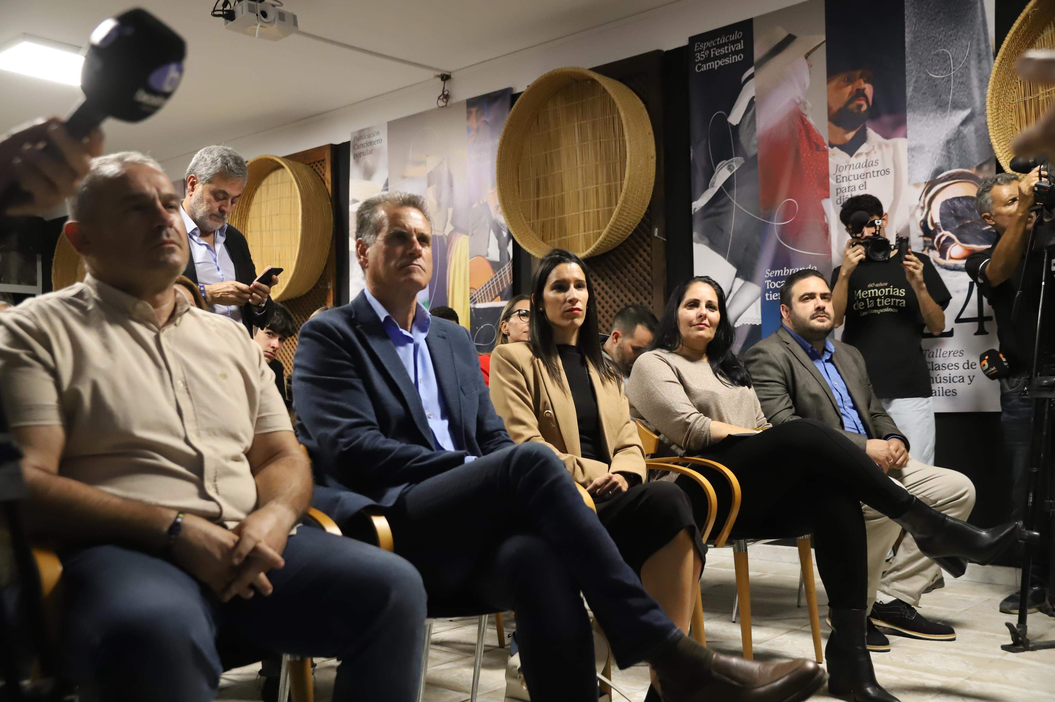 La agrupación folklórica durante la presentación de 'Memorias de la Tierra' La agrupación folklórica durante la presentación de 'Memorias de la Tierra'