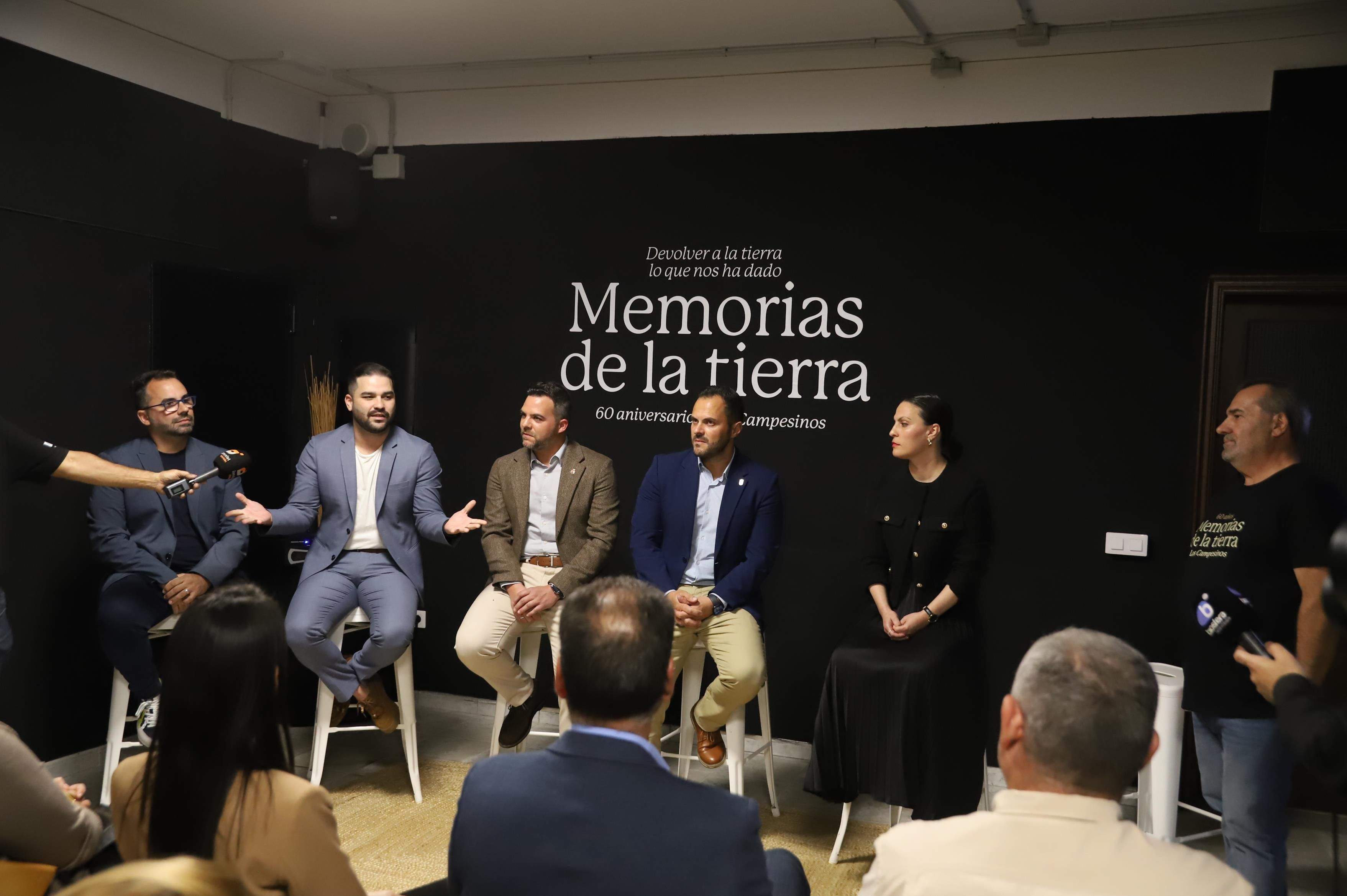 La agrupación folklórica durante la presentación de 'Memorias de la Tierra' La agrupación folklórica durante la presentación de 'Memorias de la Tierra'