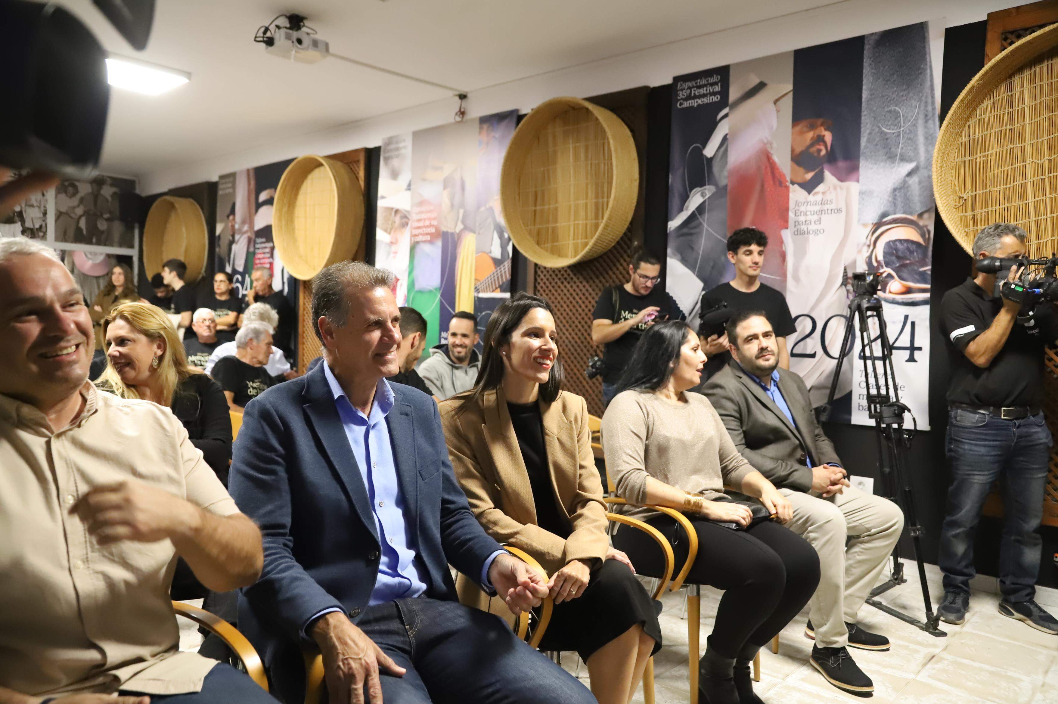 La agrupación folklórica durante la presentación de 'Memorias de la Tierra' La agrupación folklórica durante la presentación de 'Memorias de la Tierra'