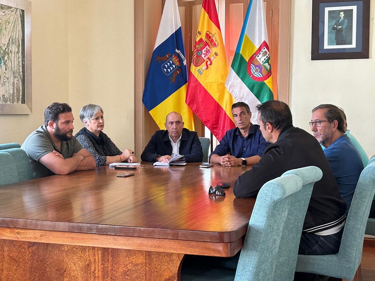 Encuentro con Pedro Viera en el Ayuntamiento de Haría