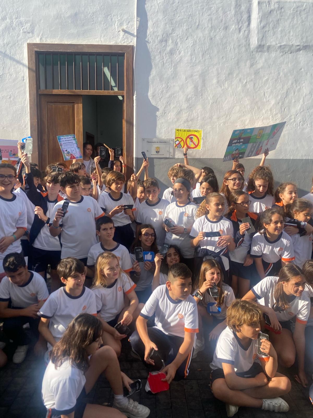 Los alumnos del 'Colegio Santa Maria de los Volcanes' Los alumnos del 'Colegio Santa Maria de los Volcanes'
