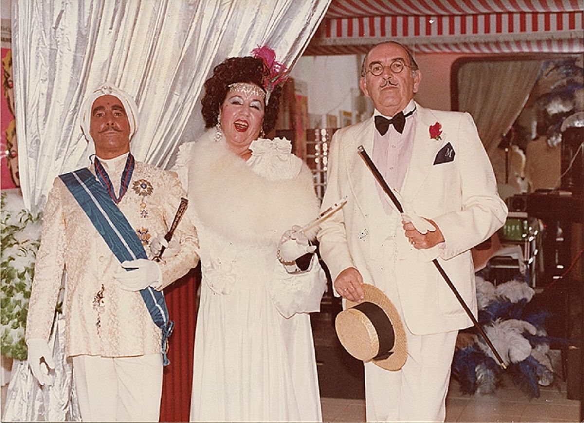 César Manrique, Juana Manrique y Alfredo Matallana de Carnaval en El Almacén