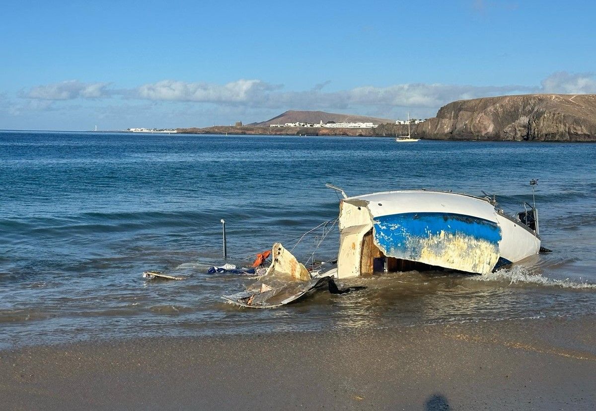 El velero encallado en Papagayo