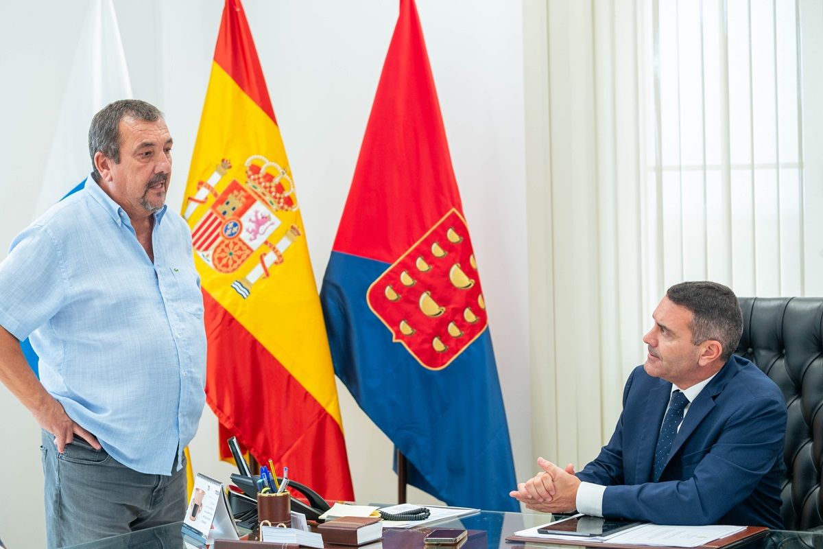 Oswaldo Betancort y Miguel Ángel Jiménez en el Cabildo de Lanzarote 