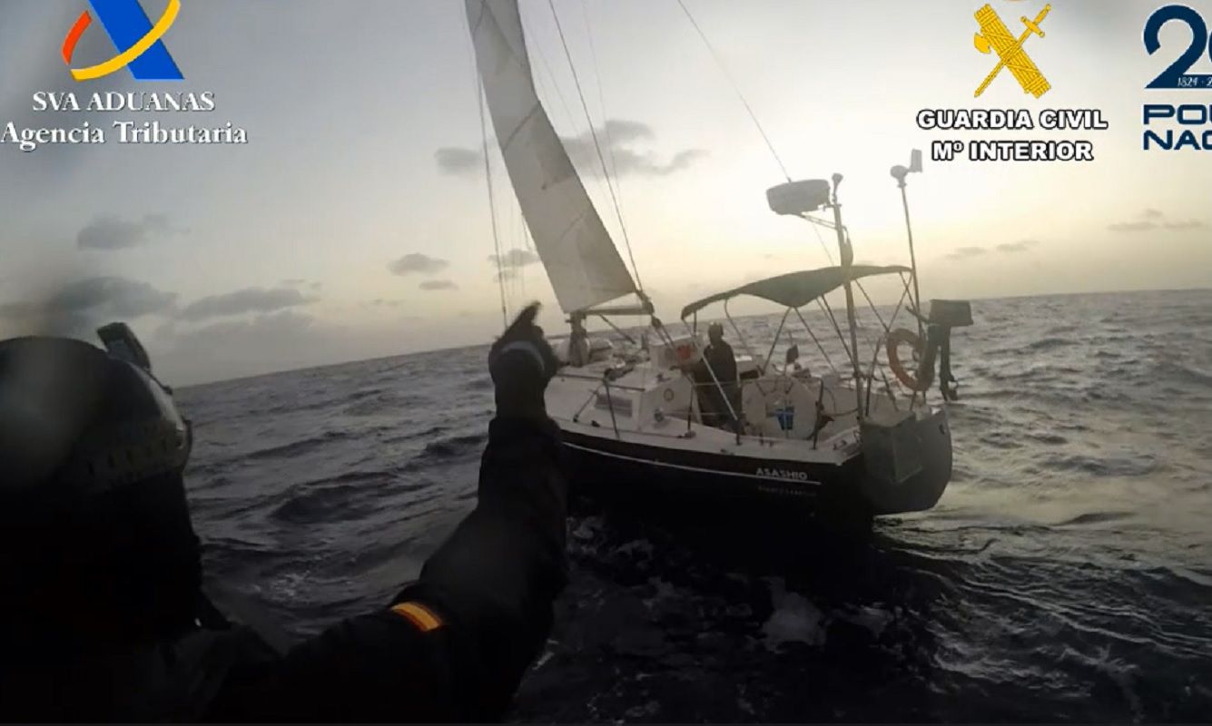 Interceptan un velero con más de 200 kilogramos de cocaína cerca de Canarias