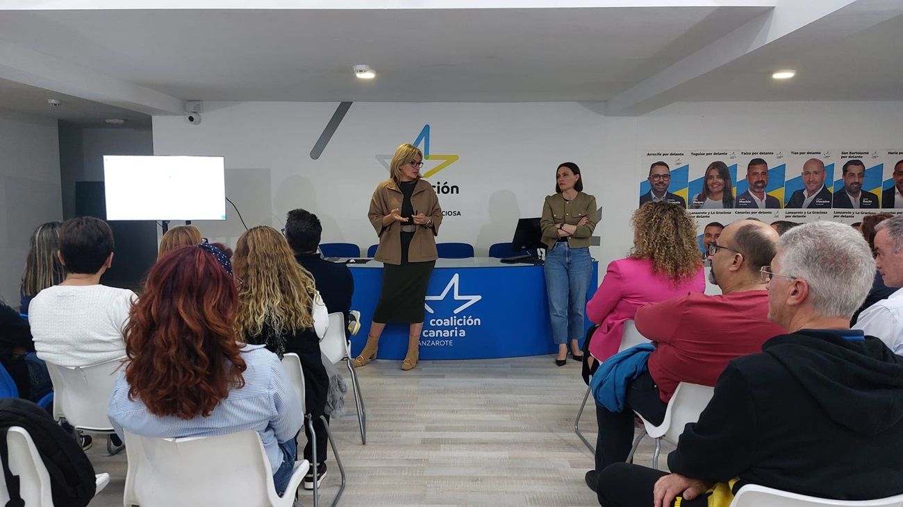 Esther Monzón y Migdalia Machín durante la charla