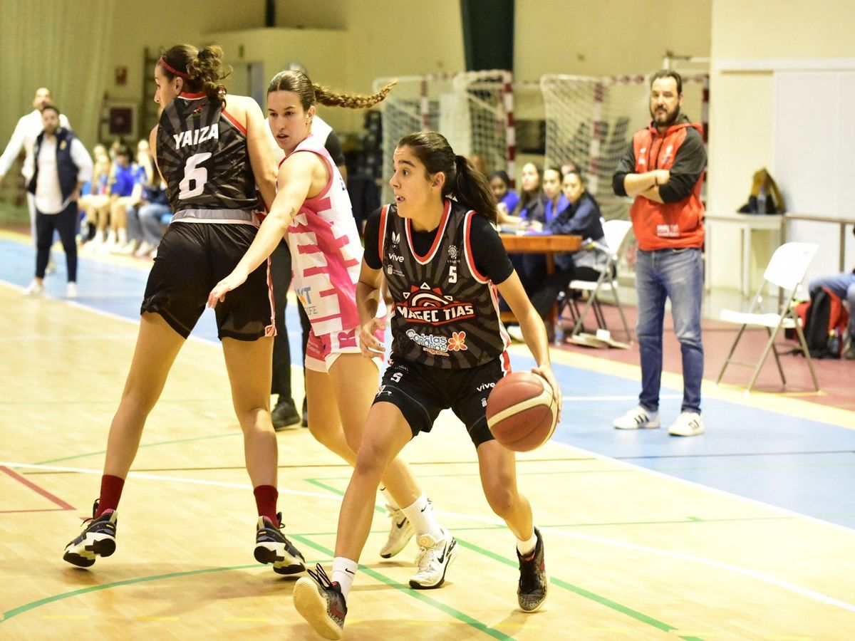 Basketball match between Magec Tías Against Gender Violence and Náutico Tenerife ULL