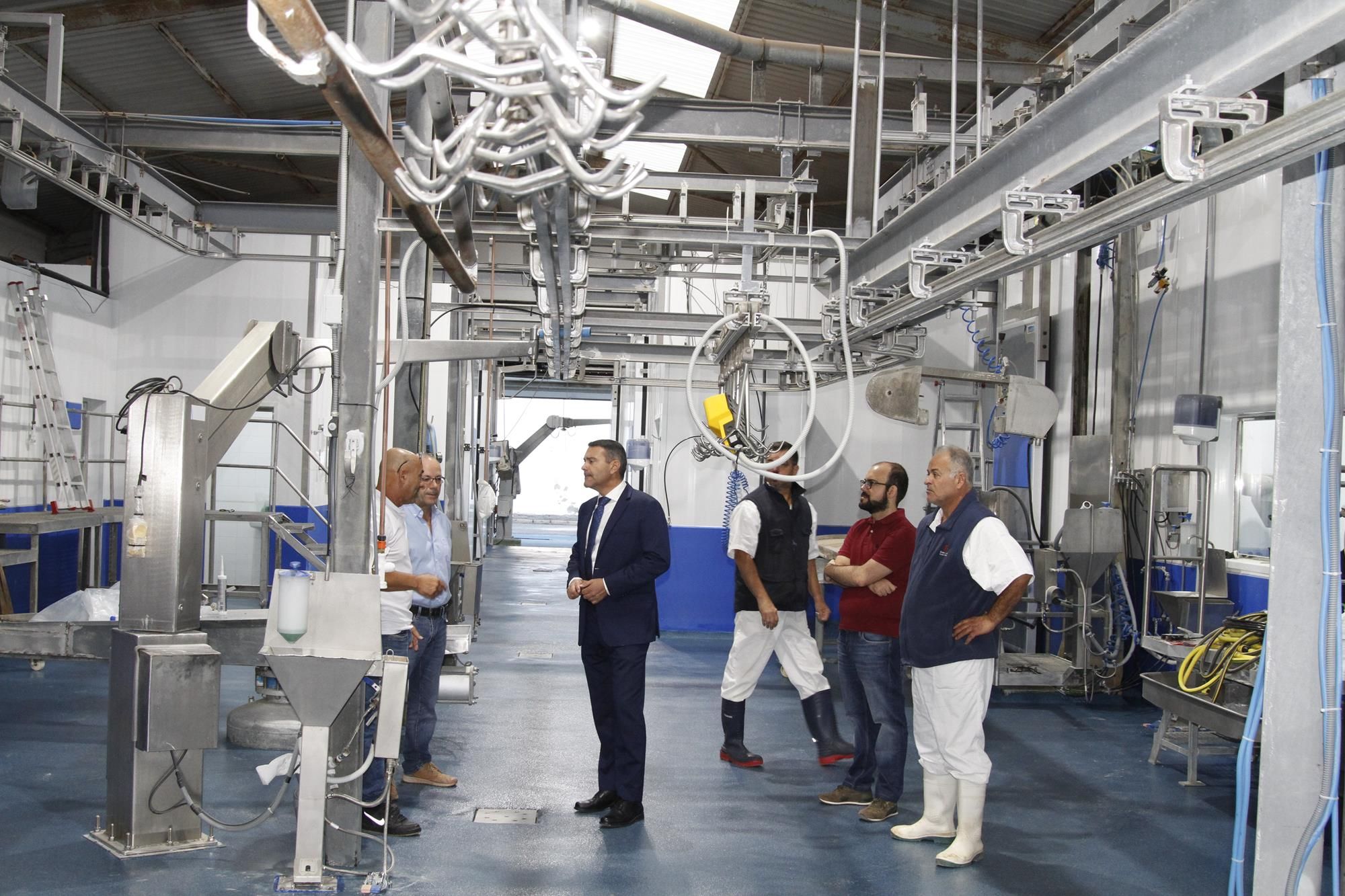 Visita del presidente del Cabildo de Lanzarote, Oswaldo Betancort, al Matadero Insular