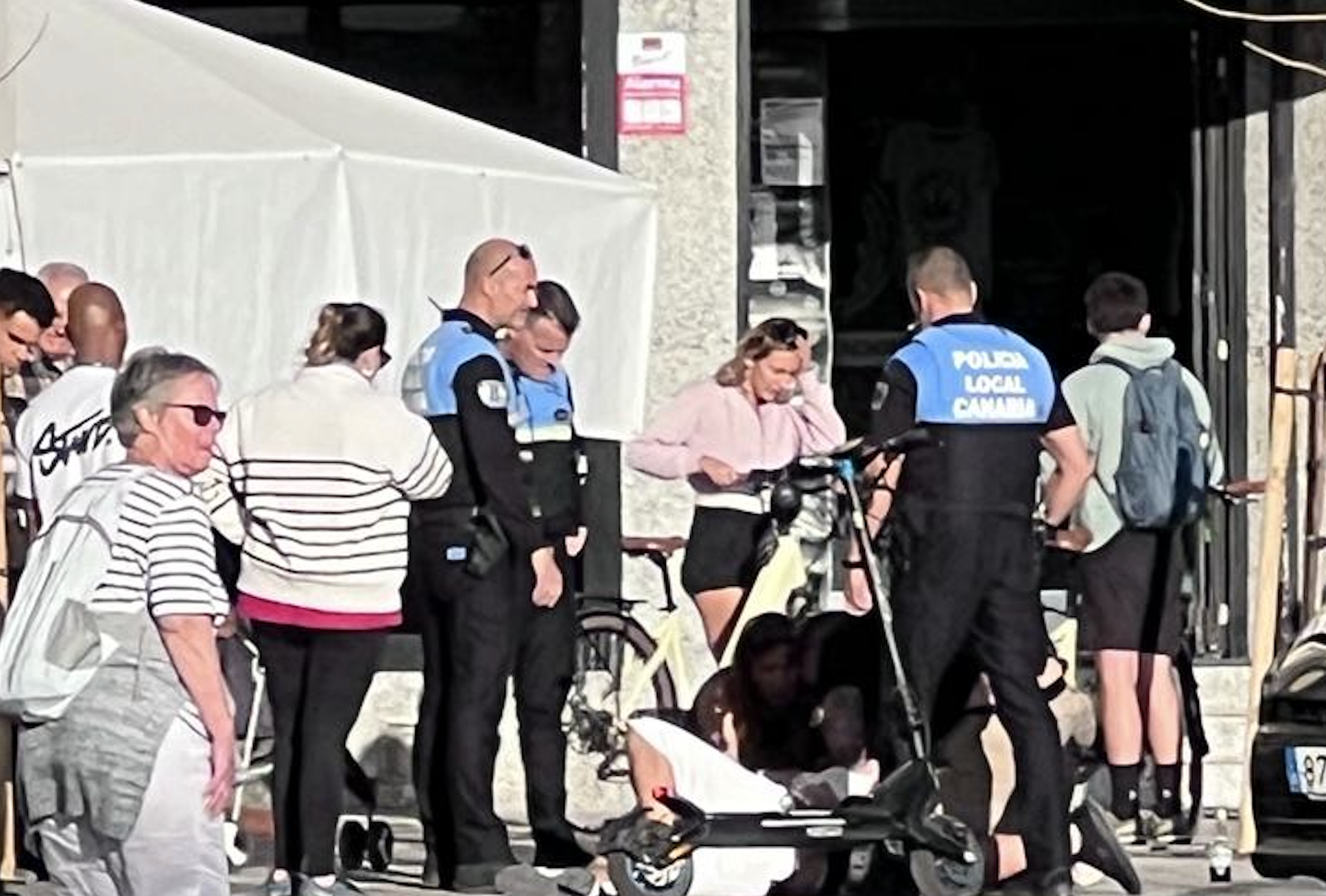 El conductor de un patinete resulta herido tras accidentarse en Arrecife. Foto: La Voz de Lanzarote. 