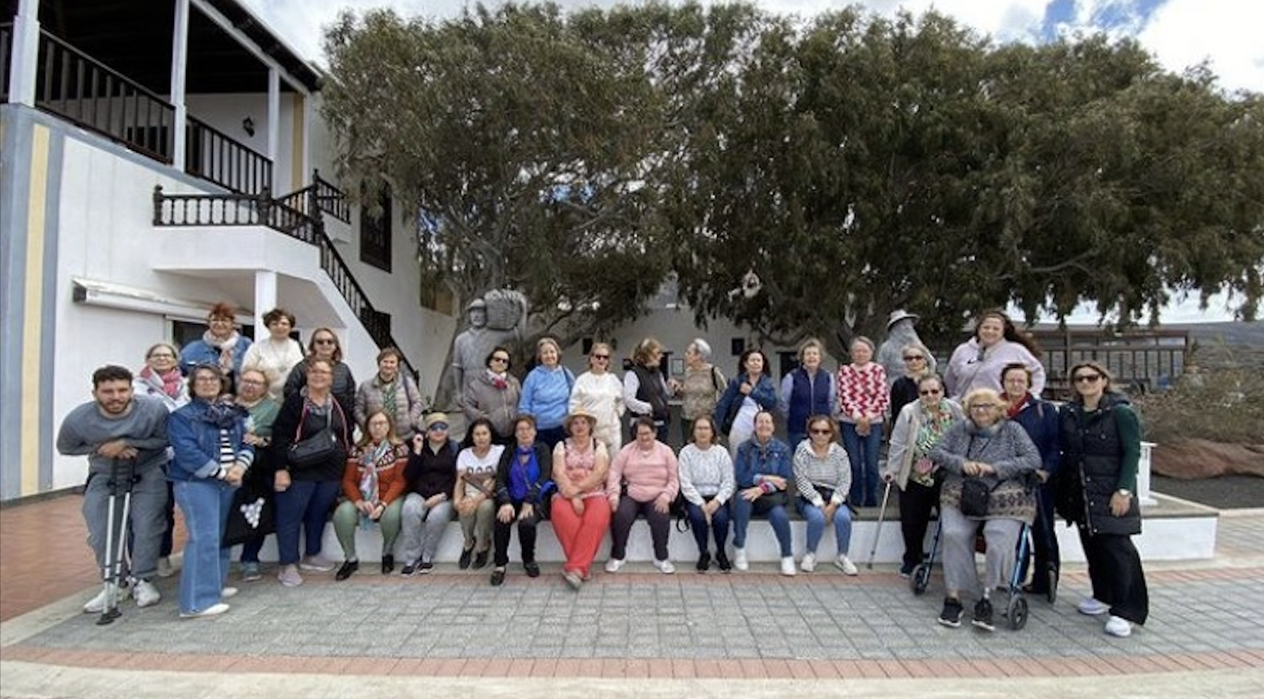 Medio centenar de mujeres visitan La Geria por el Proyecto de Dinamización de Mayores de Arrecife