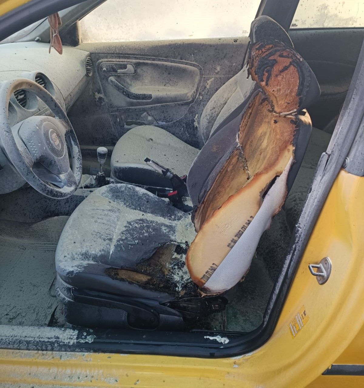 El coche quemado en Arrecife