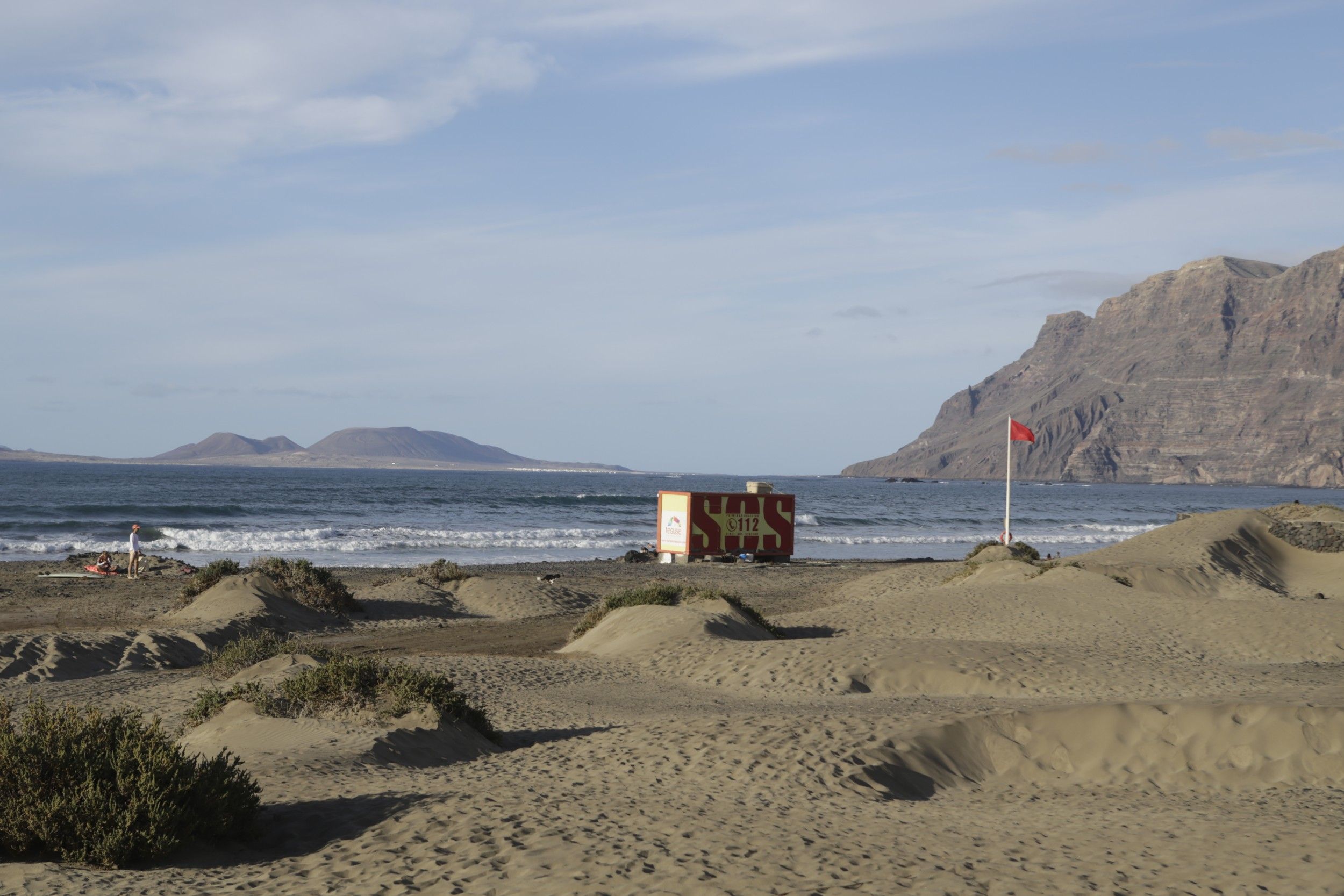 A lifeguard and emergency station on Famara beach. Photo: Juan Mateos.