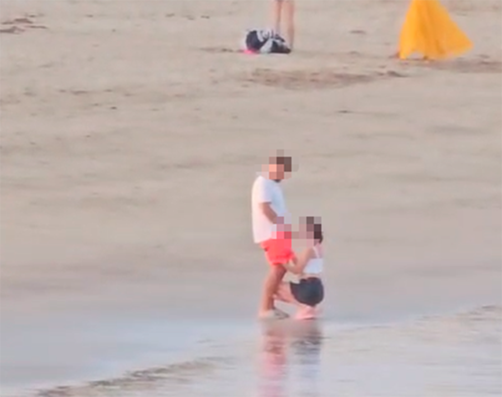 Un vídeo viral muestra a una pareja manteniendo sexo a plena luz del día en una playa de Costa Teguise