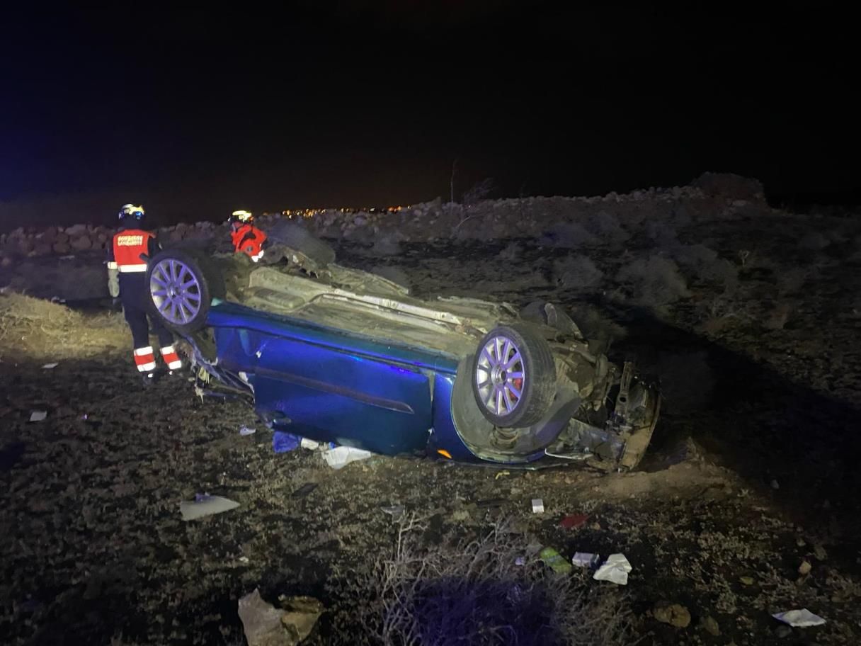 Fallece una persona tras volcar con su vehículo cerca de Tías