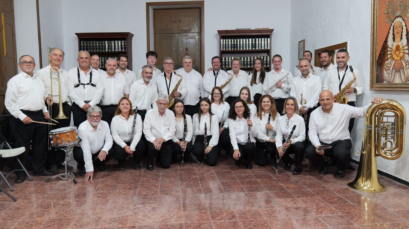 Los integrantes de la banda 'La Unión Musical de Lanzarote' durante el concierto en Arrecife