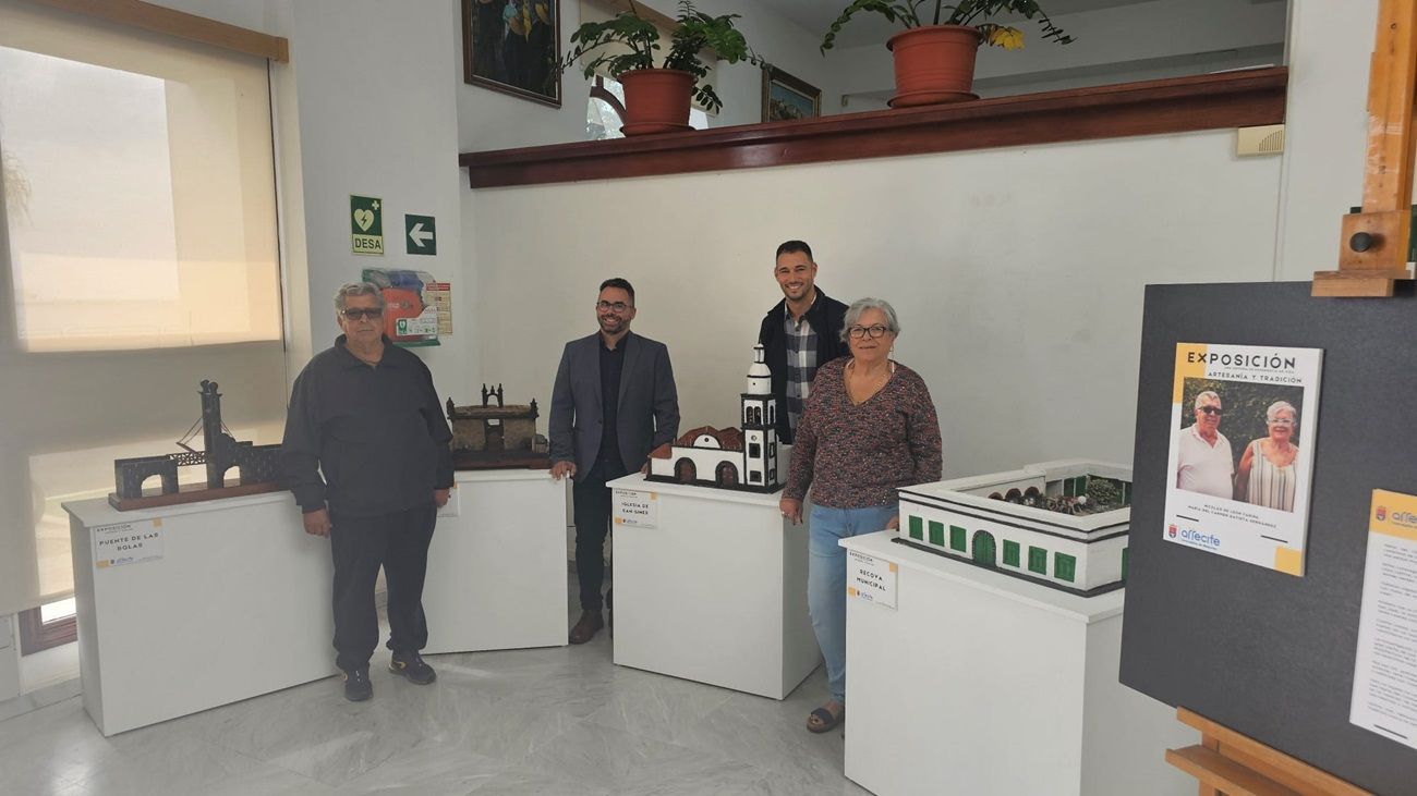 Los impulsores de la exposición de maquetas talladas en piedra maciza en Arrecife
