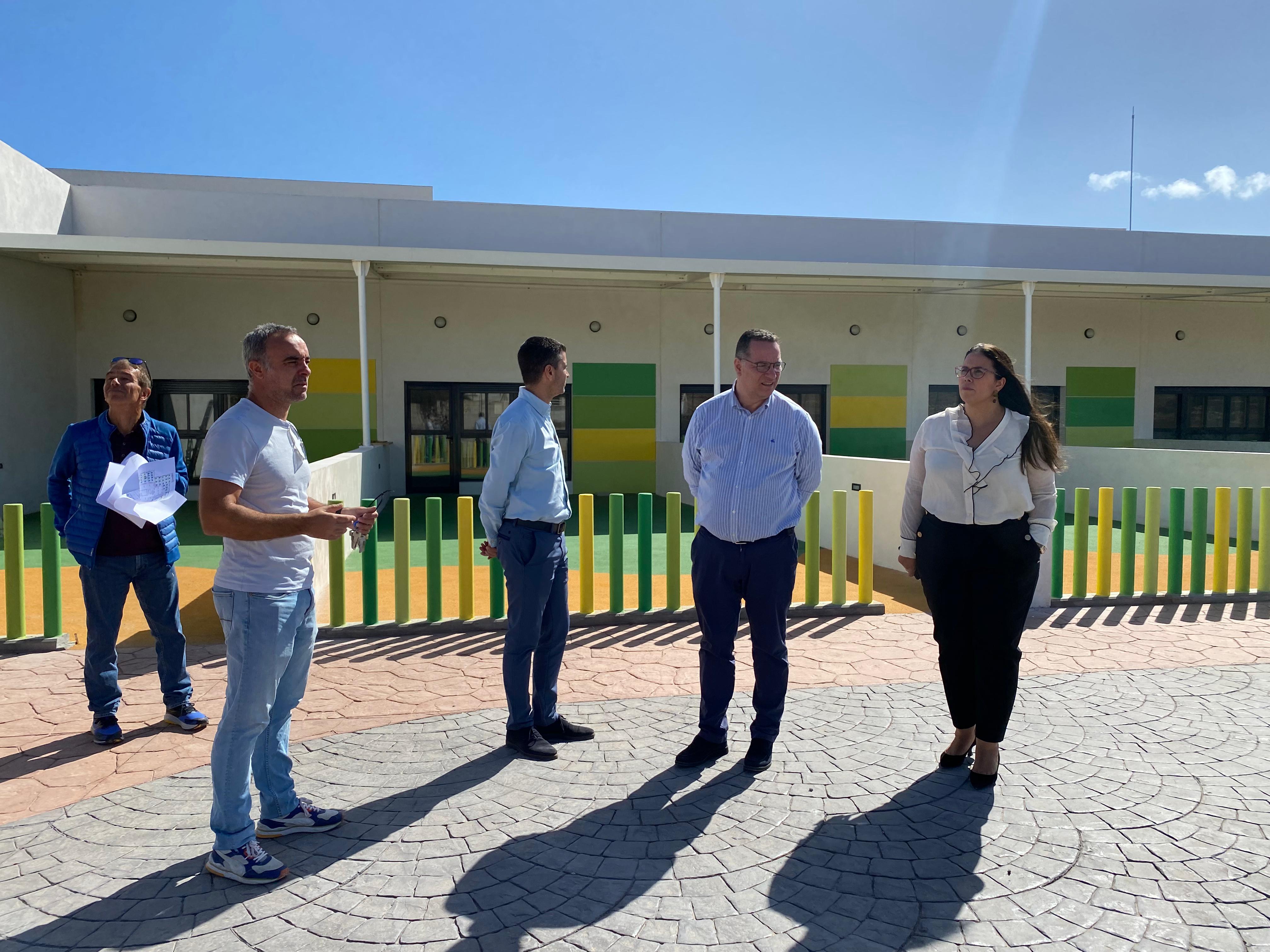 Visita Poli Suárez e Iván González a centros educativos
