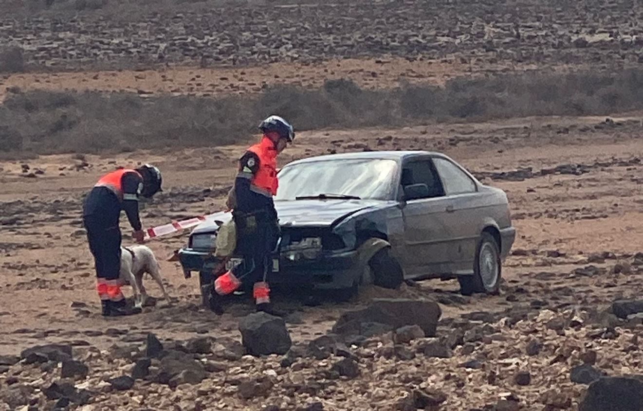 Coche accidentado en la carretera a Playa Blanca