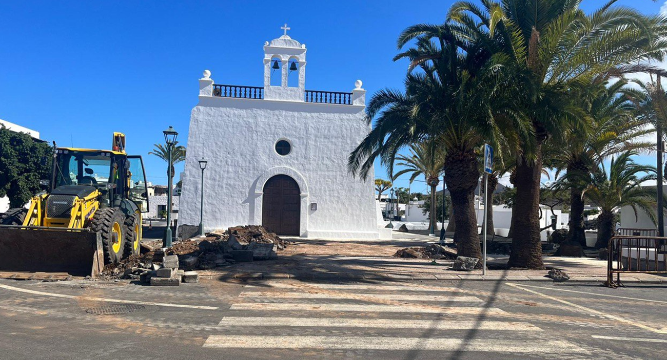 La plaza de la Iglesia en Uga
