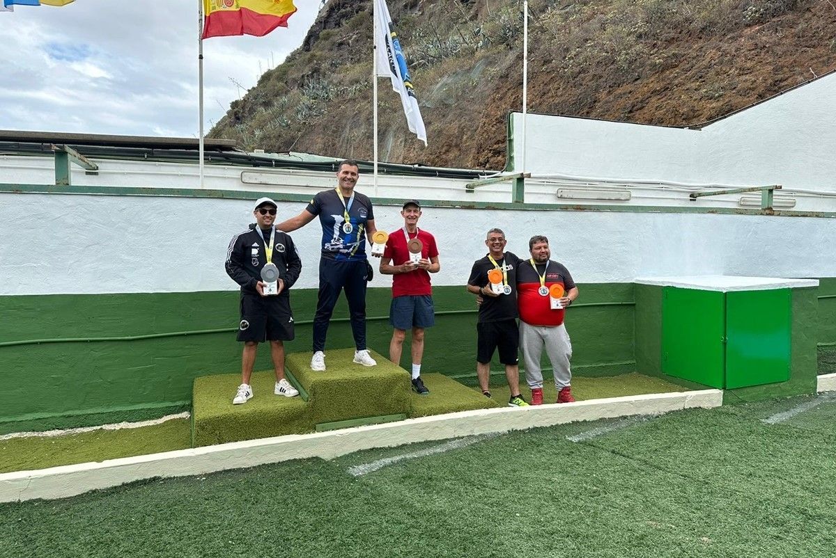 Los deportistas de la Sociedad en el campeonato de tiro al plato