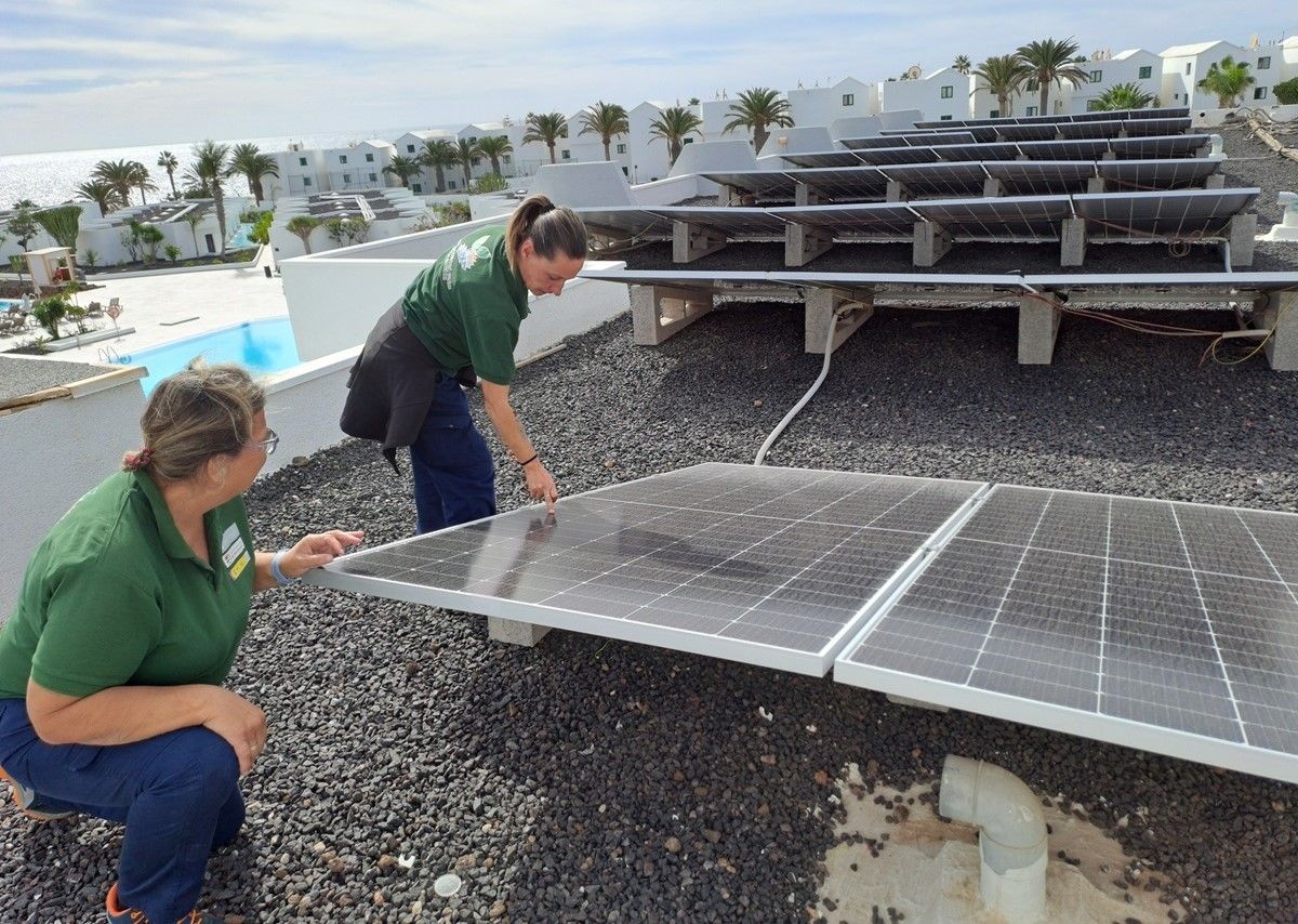 Instalación placas solares en los Centros Cívicos en Lanzarote