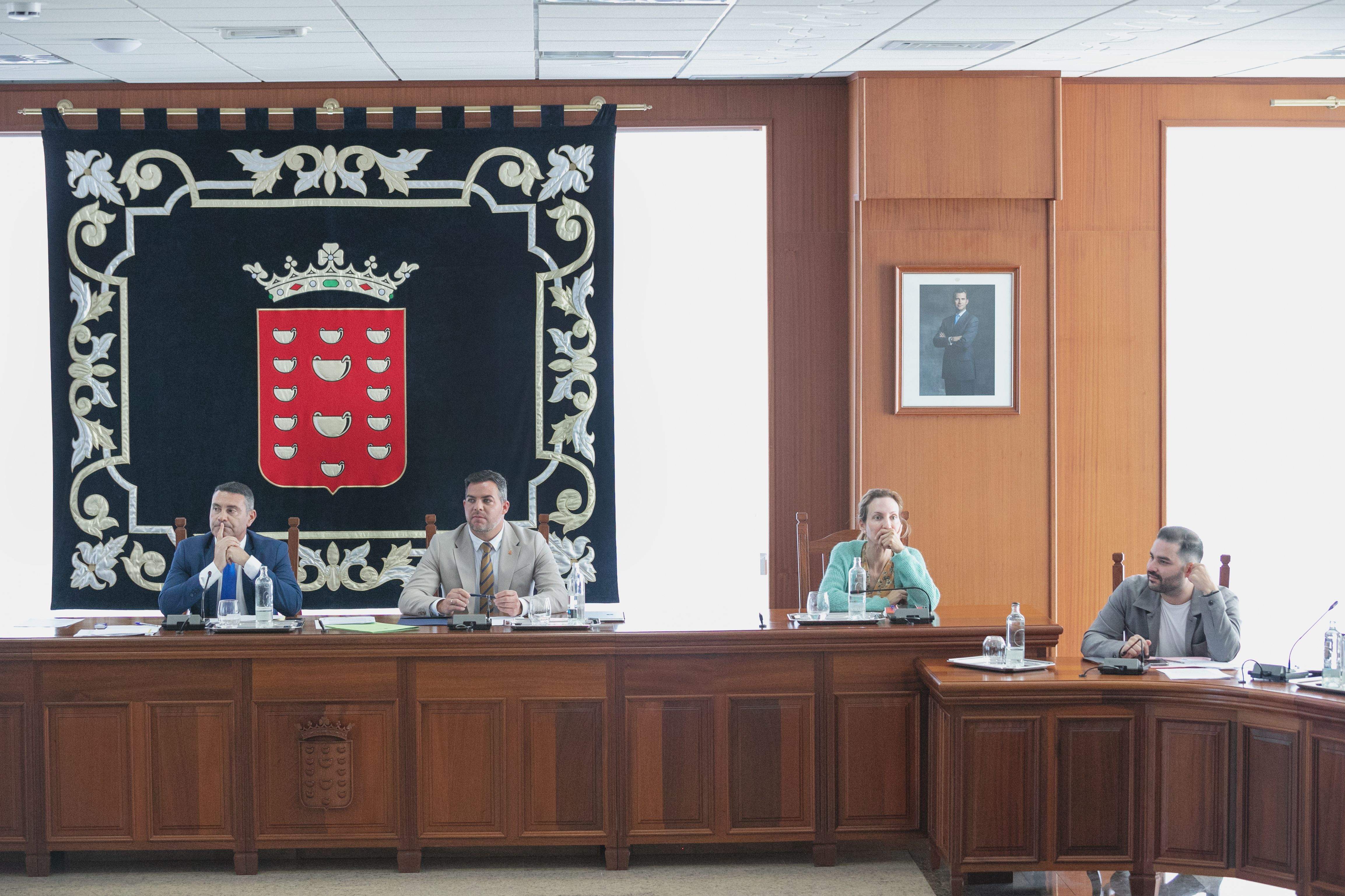 Celebration of the extraordinary plenary session of the Cabildo of Lanzarote. Celebration of the extraordinary plenary session of the Cabildo of Lanzarote.