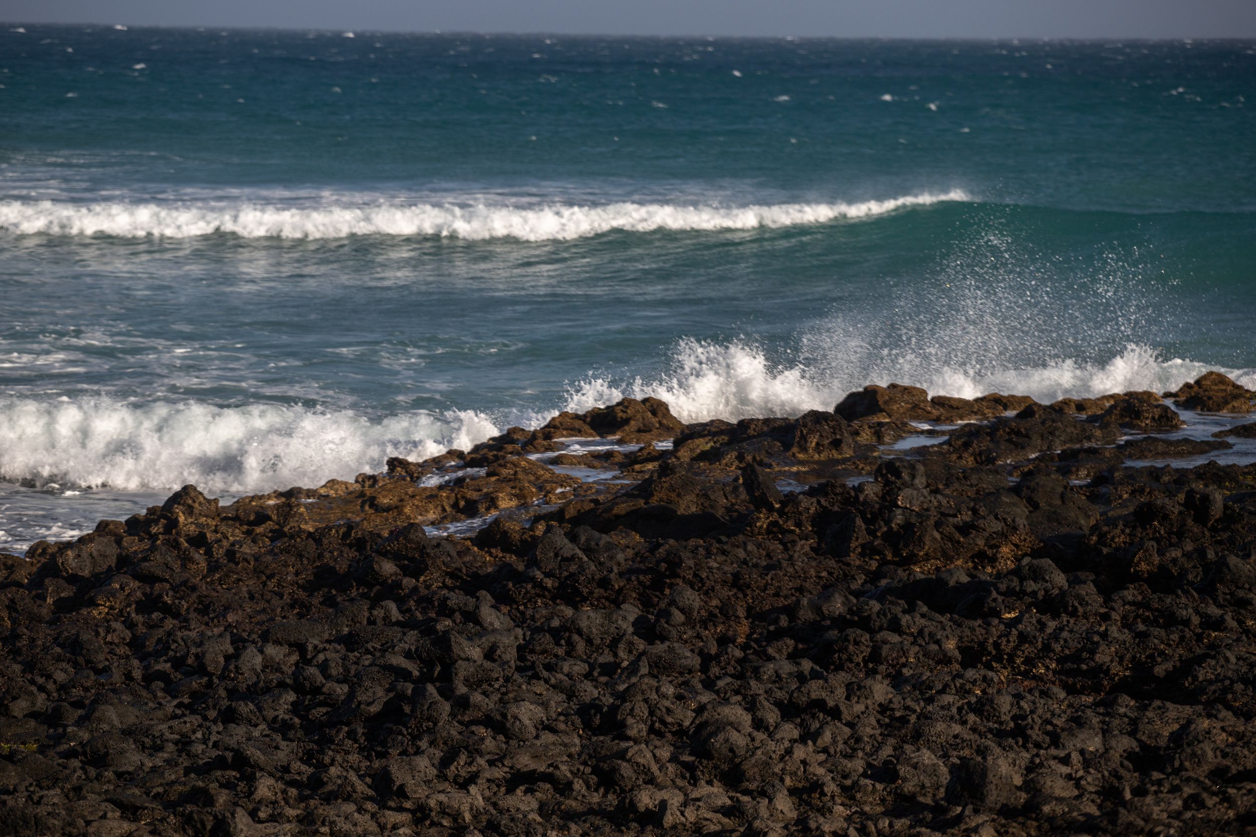 Oleaje en Las Caletas, Lanzarote. Foto: Andrea Domínguez.