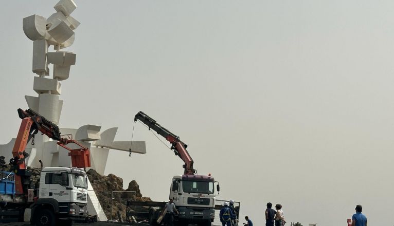 Retiran los elementos de la Escultura de la Fecundidad dañados durante el ventoral Retiran los elementos de la Escultura de la Fecundidad dañados durante el ventoral