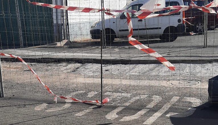 Una de las calles cerradas a causa de las obras. Foto: Cedida.