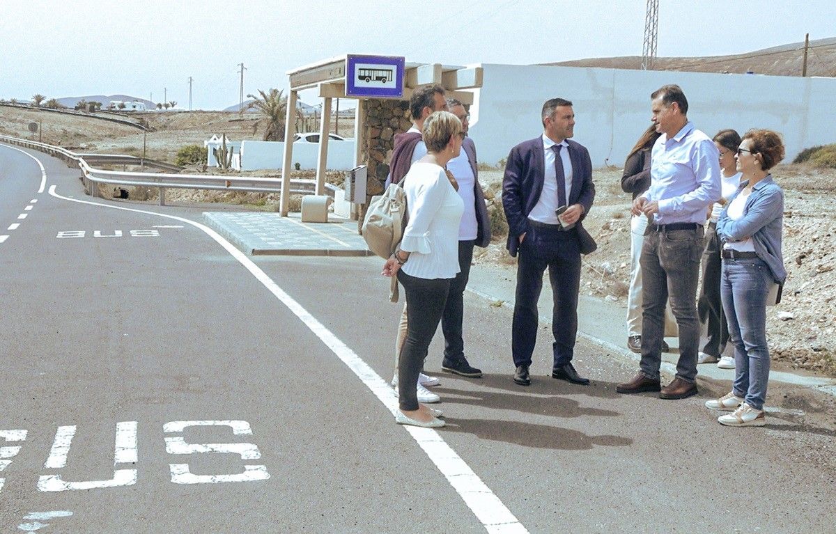 El Cabildo de Lanzarote en el servicio de taxi-guagua en Haría  