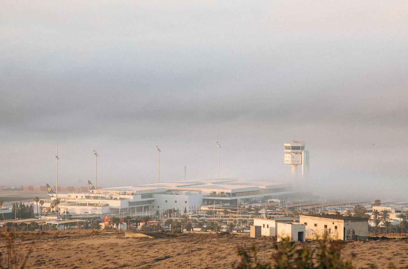 Vista del aeropuerto de César Manrique con las nubes (Foto: Alejandro Díaz)