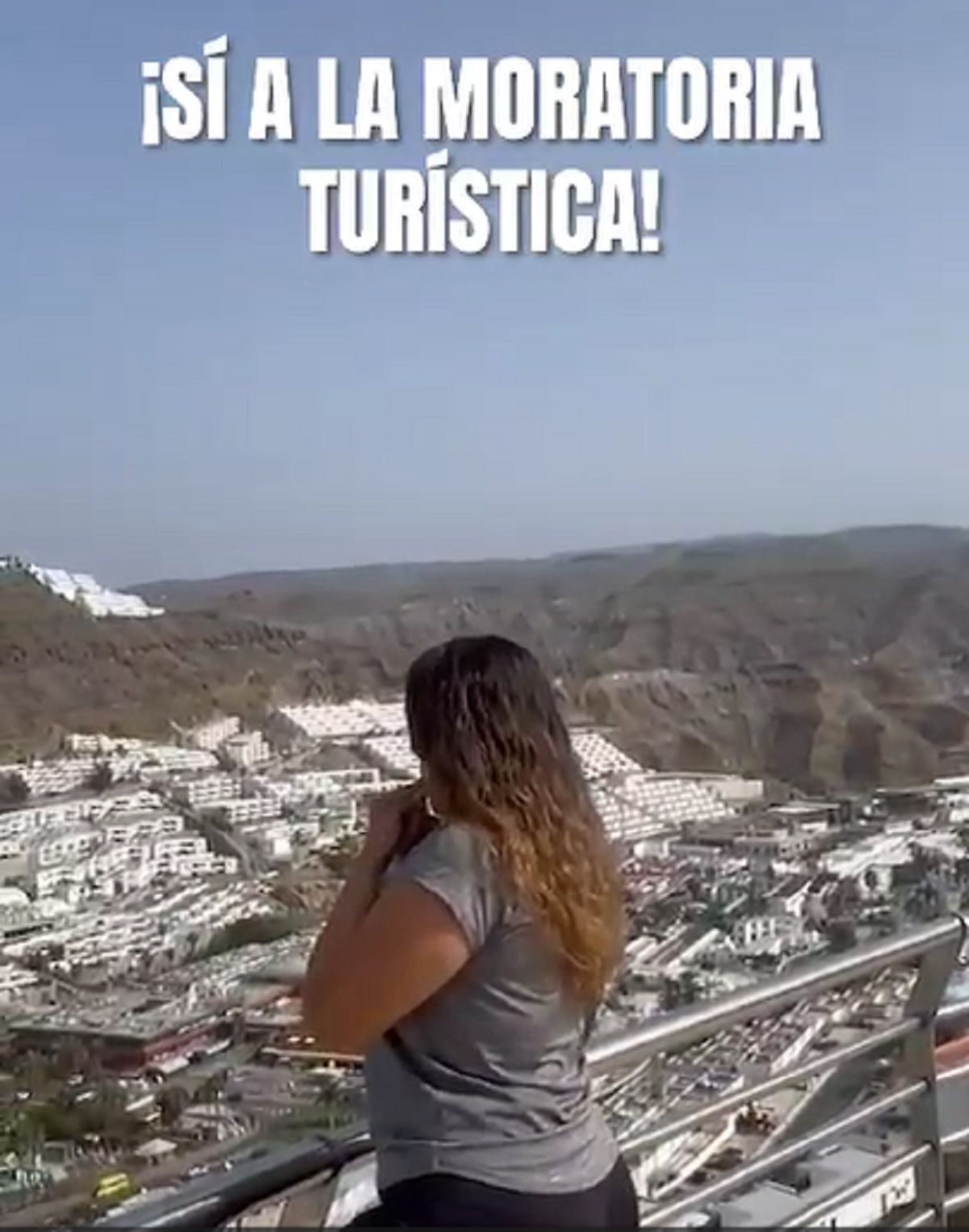 Uno de los frames del vídeo, que piden una moratoria turística en Canarias